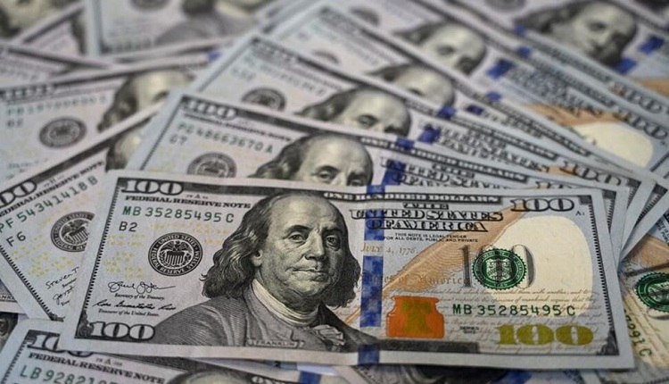 الدولار يتراجع دون مستوى 52 جنيهًا في عدد كبير من البنوك المصرية