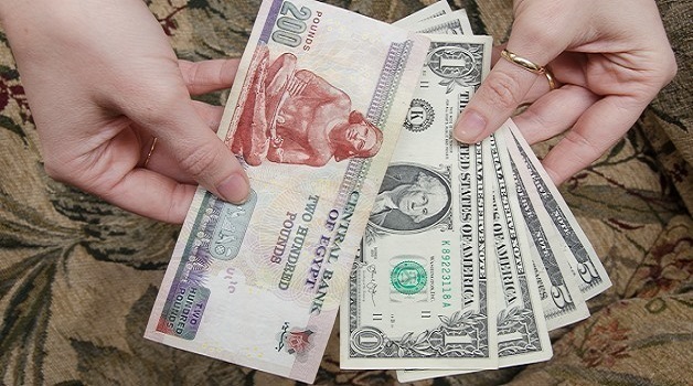 الدولار يُنهي تعاملات اليوم الأربعاء على ارتفاع بنحو 30 قرشًا أمام الجنيه المصري