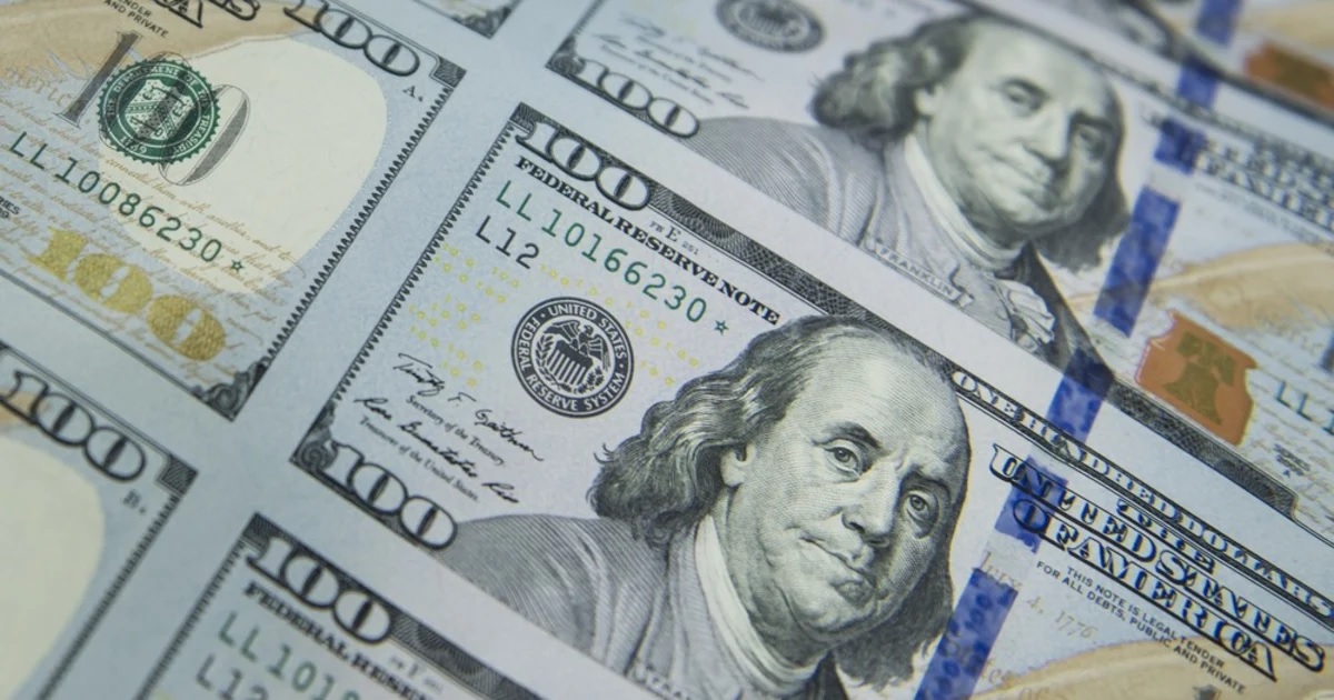 كسر حاجز 52 جنيهًا للبيع والشراء.. سعر صرف الدولار في 10 بنوك بنهاية تعاملات اليوم الاثنين