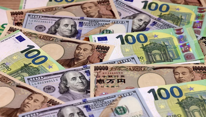الدولار يقفز قرب أعلى مستوى في شهرين وسط توقعات رفع أسعار الفائدة