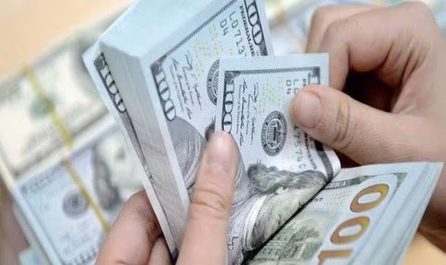 الدولار يسجل ارتفاعات جديدة أمام الجنيه خلال تعاملات اليوم الاثنين