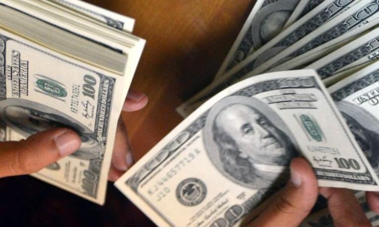 الدولار يواصل الارتفاع فوق مستوى 52 جنيهاً في البنوك المصرية خلال تعاملات اليوم