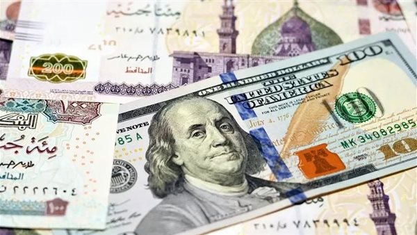 عاجل | الدولار يتراجع دون مستوى 52 جنيهًا في البنوك المصرية