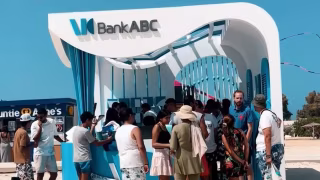 بنك ABC يعزز أجواء صيف 2026 في غزالة باي بتجربة بنكية استثنائية وهدايا حصرية للعملاء