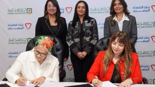 البنك الأهلي المصري يوقع بروتوكول تعاون لتنفيذ مشروع «ملابس الكرامة» لدعم الفئات الأولى بالرعاية