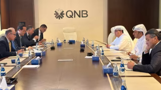 وزير الاستثمار يبحث مع بنك QNB الترويج للطروحات الحكومية وجذب الاستثمارات