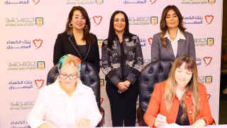 البنك الأهلي المصري يوقع اتفاقية تعاون مع مؤسسة بنك الكساء المصري لدعم الفئات الأولى بالرعاية